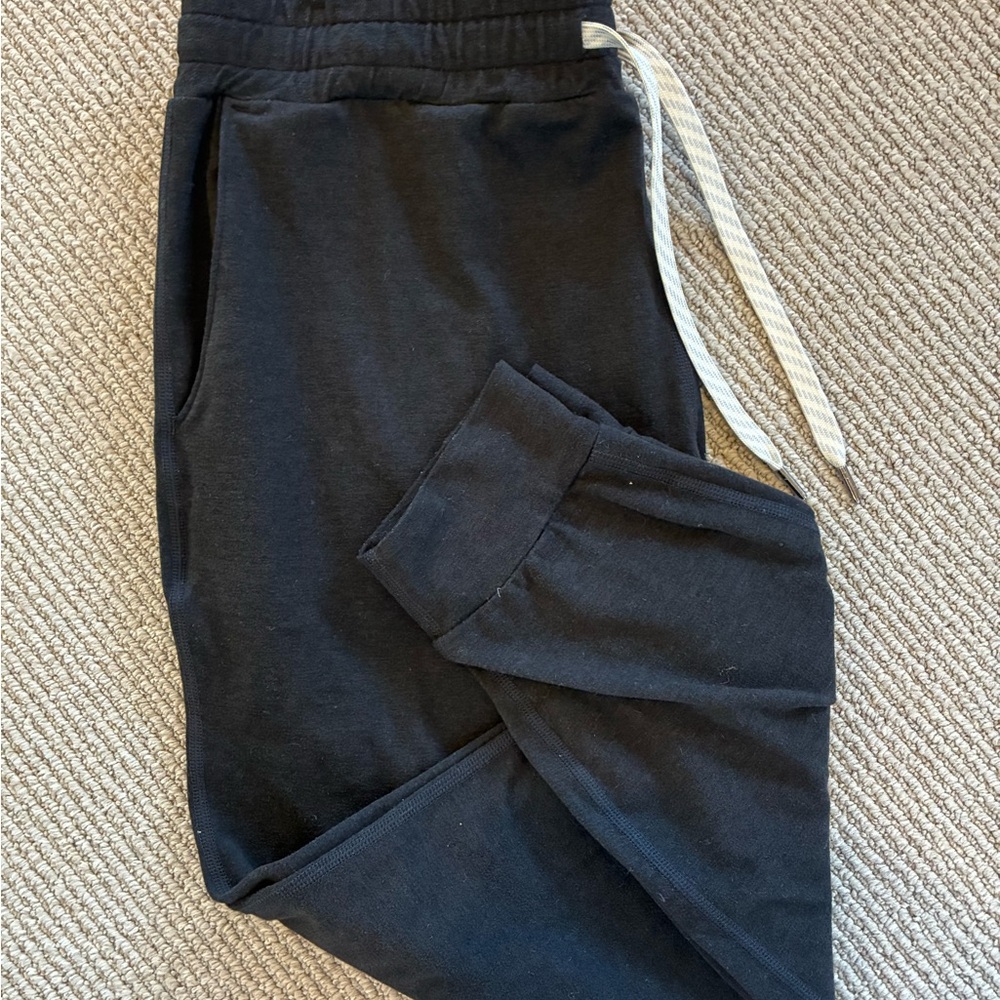 Vuori black performance joggers-women’s size small